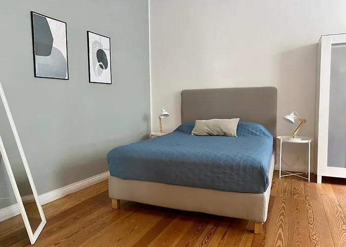 Zentrumsnahe Schoene Altbauwohnung Bis 4 Personen