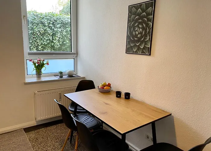 Zentrumsnahe Schoene Altbauwohnung Bis 4 Personen